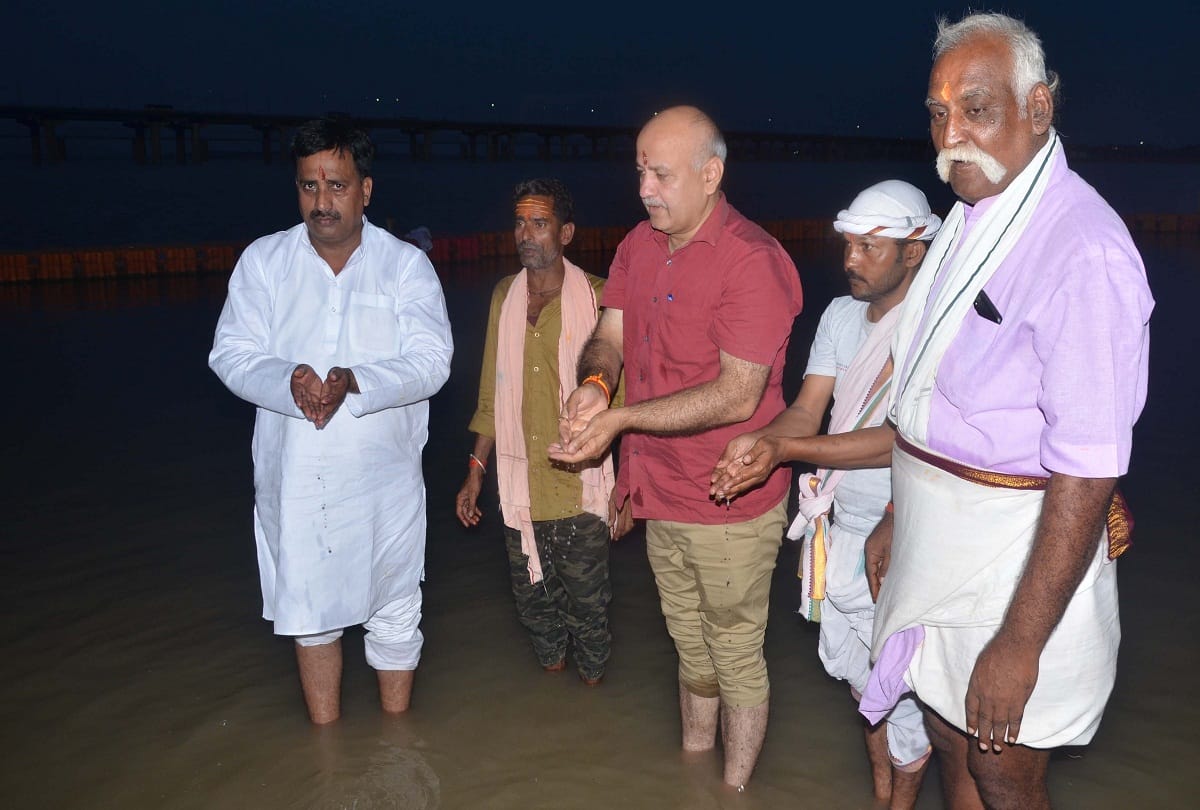 Outrage: Teerth priest protested against Delhi Deputy CM Manish Sisodia, returned without Sangam Darshan