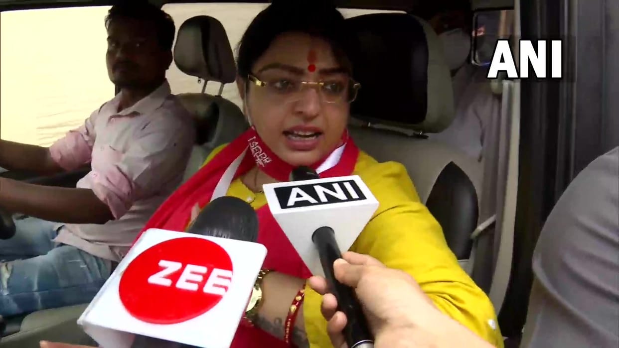 priyanka tibrewal acuused that tmc mla madan mitra stops a voting machine