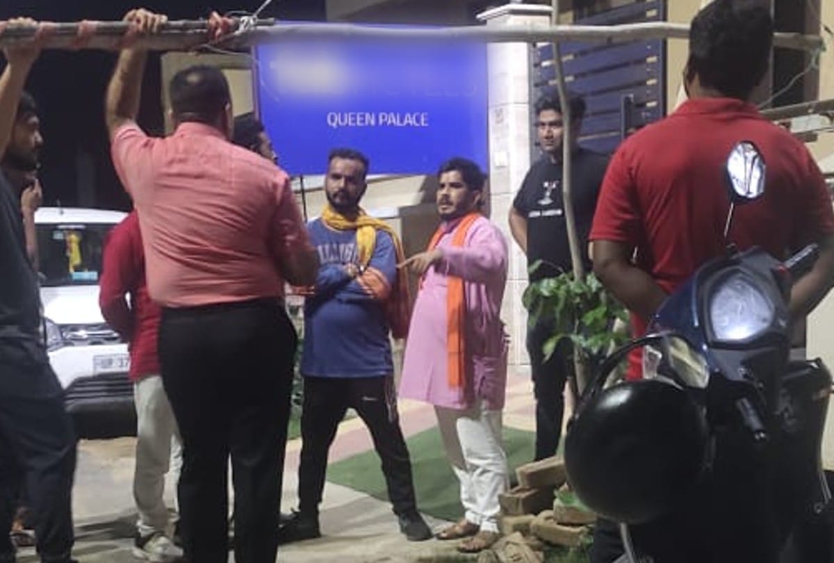Agra Love Jihad News: rashtriya hindu parishad workers caught couple in hotel room in agra