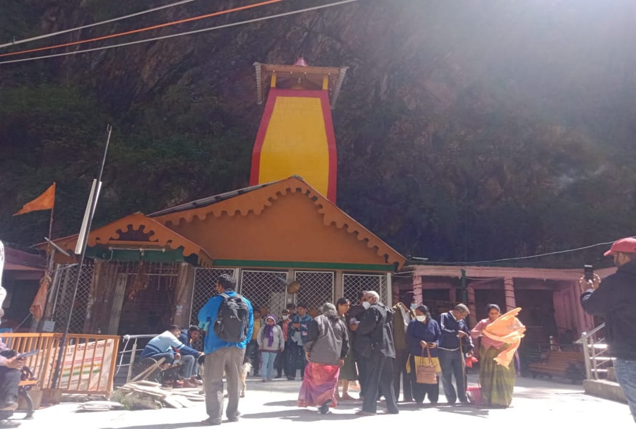 uttarakhand char dham yatra update: badrinath dham road broken
