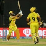 सिक्सर लगाते एमएस धोनी