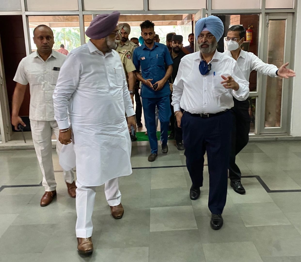 Randhawa did a surprise inspection of Punjab Police Headquarters, left the absent personnel with a warning