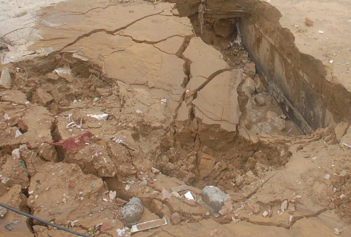 Woman suddenly falls into subsidence hole in Jharkhand