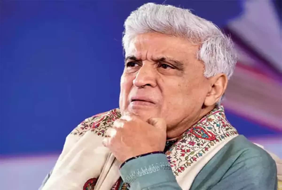 Support: Javed Akhtar expressed his displeasure over the attack on Kapil Sibals house said those criticizing Modi government attacked