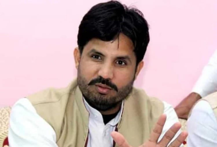 Farmers demanded the compensation of cotton in front of Transport Minister of Punjab