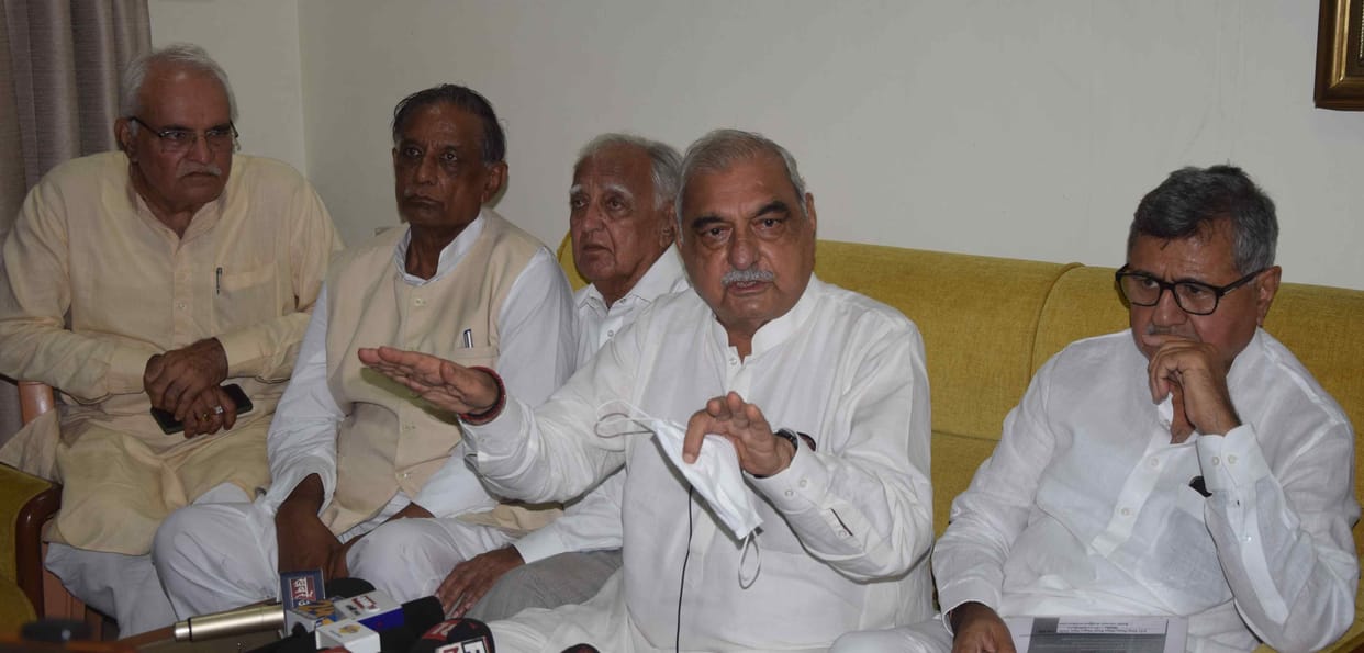 Potholes on roads, waterlogging in fields, don't know what kind of government: Hooda