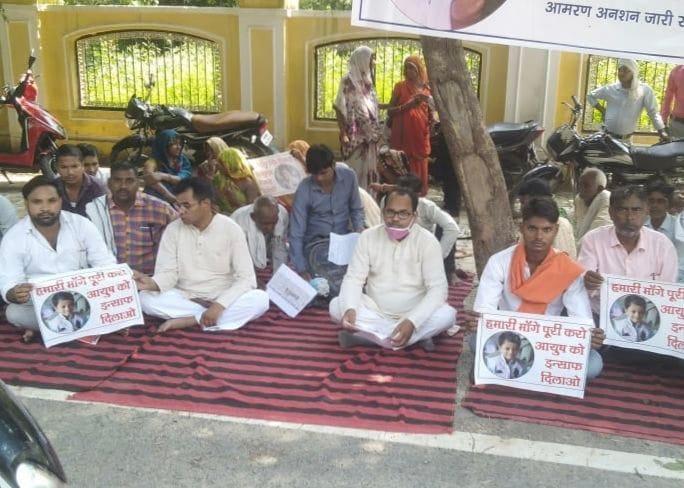 Villagers started fast unto death at the headquarters