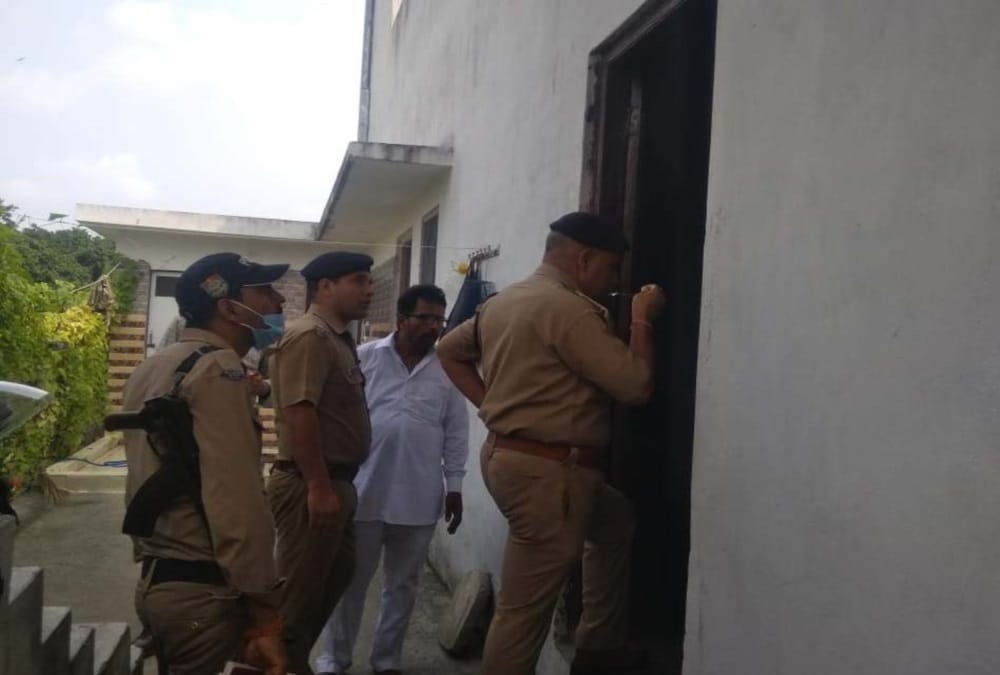 Haridwar News: Robbery after merchant navy Soldiers family members hostage Photos