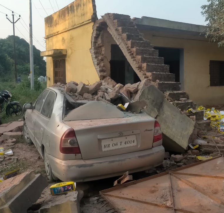Earth shakes due to explosion, windows of houses and buses broken