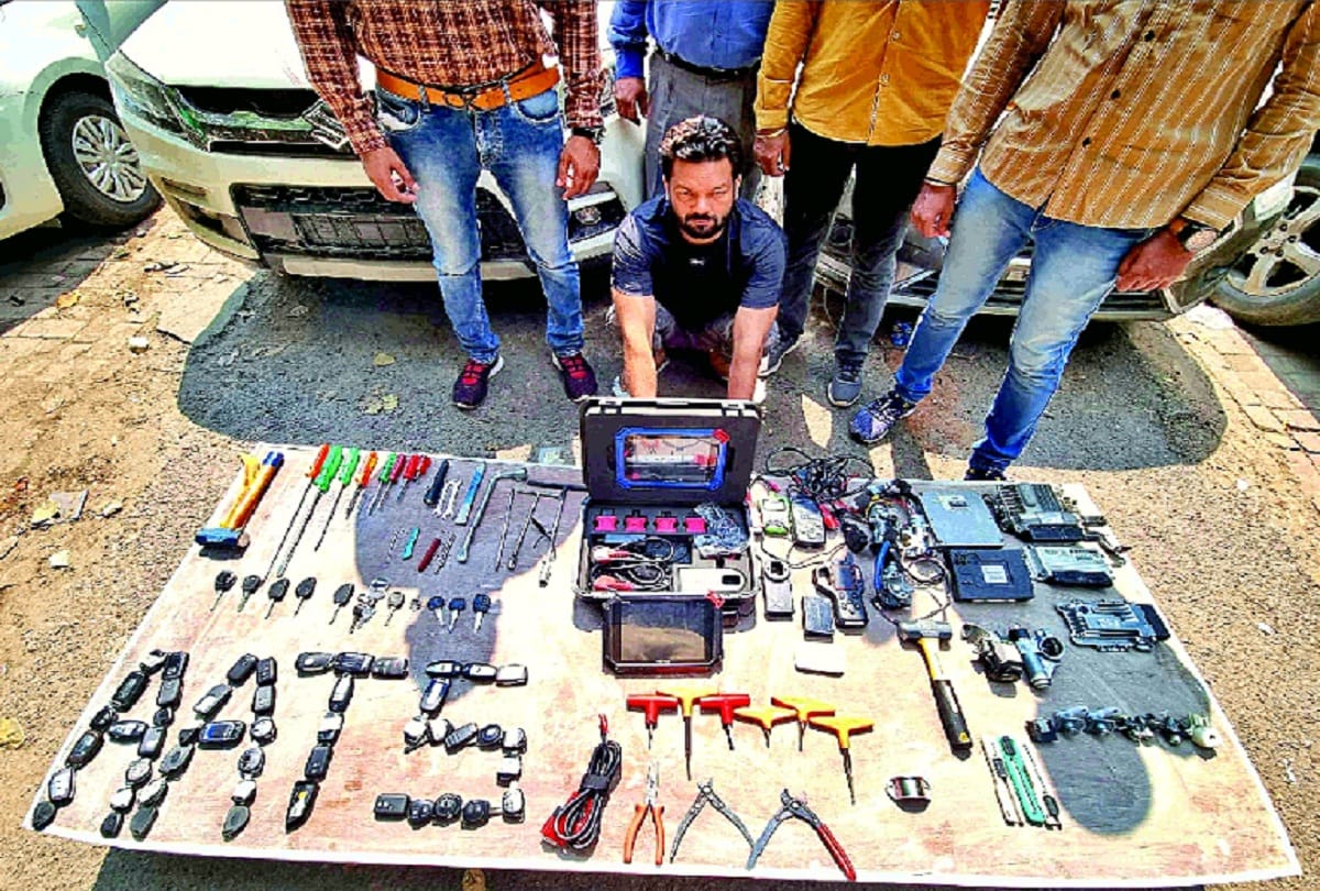 delhi AATS arrests thief Hitech vehicle thieves used to steal luxury cars in just four minutes