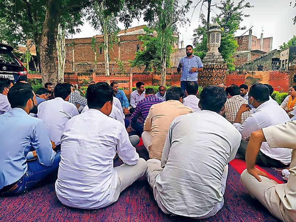 Demonstration of teachers against the government, expressed anger over not getting salary for the last 6 months
