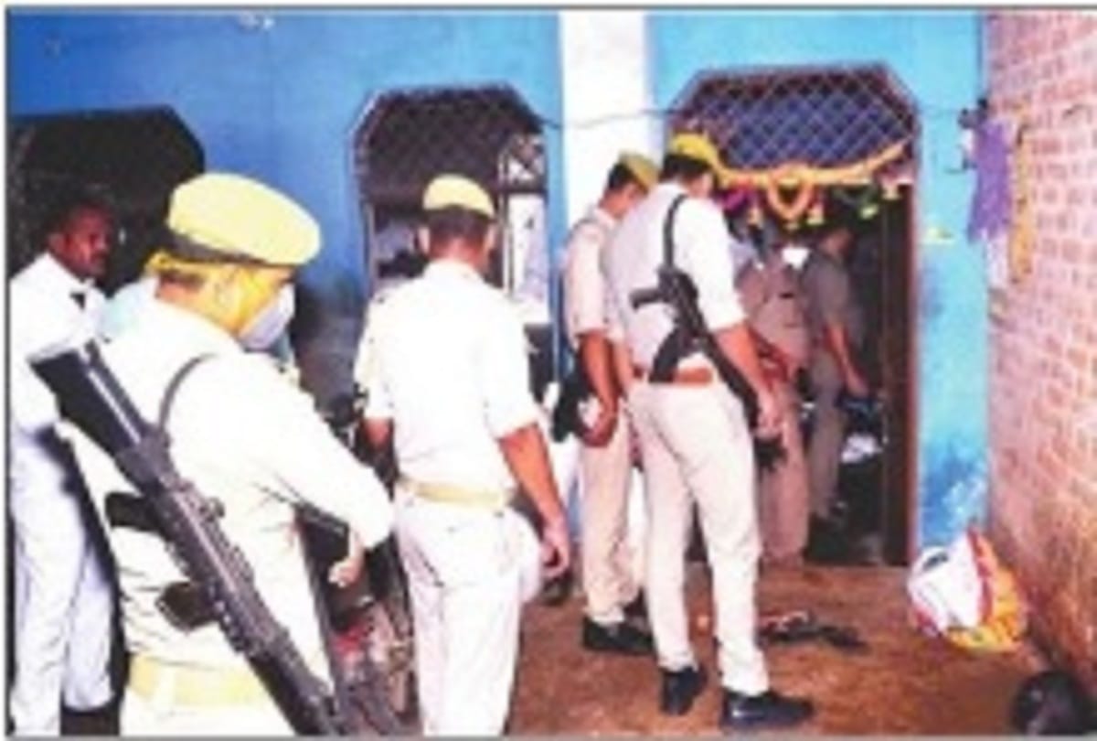Dairy operator and his wife brutally murdered in Jhansi see photos