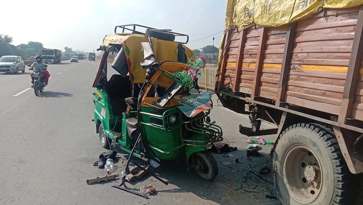 One killed, 7 injured due to auto collision in a standing canter