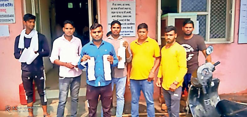Employees accused of extorting money by giving wrong bills