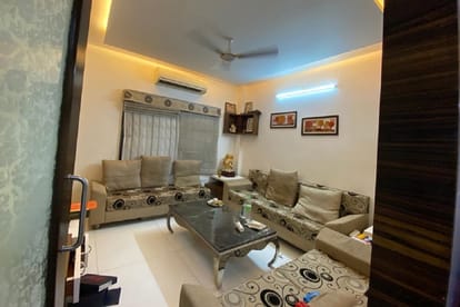 EOW found assets and cash worth around 10 crore rupees from five star hotel like house of a government officer Vijay Daryani here is all you need to know