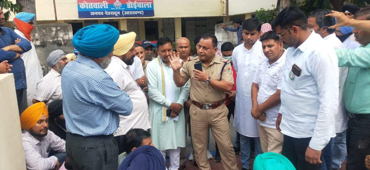 Police accused of indecent behavior, Gheri Kotwali