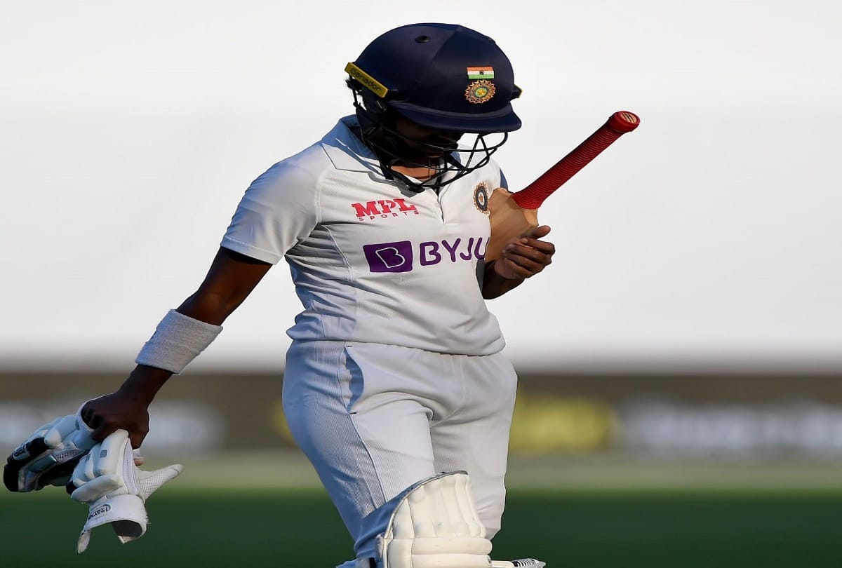 INDW vs AUSW Day night test India women cricket team batter Punam Raut decision to walk off despite the umpire giving not out against Australia