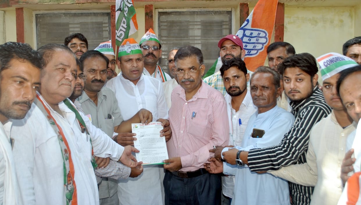 Congress workers picket at Karmukhedi power station