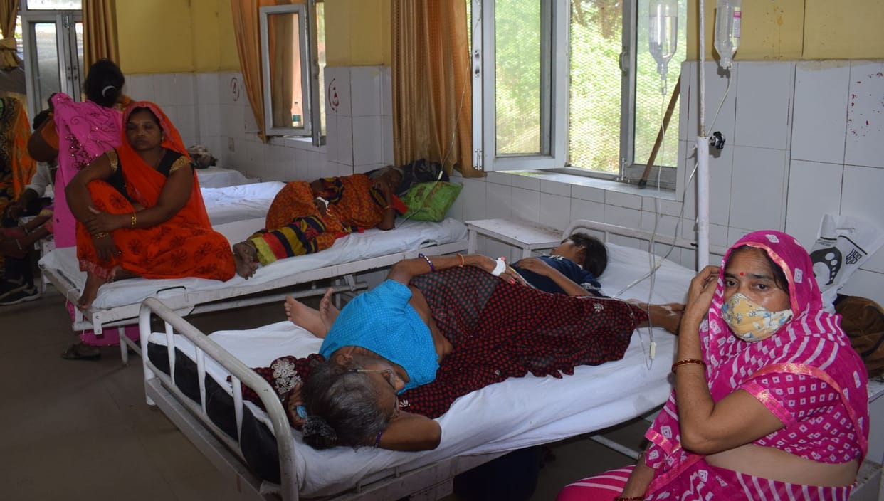 Six patients including a teenager died of fever