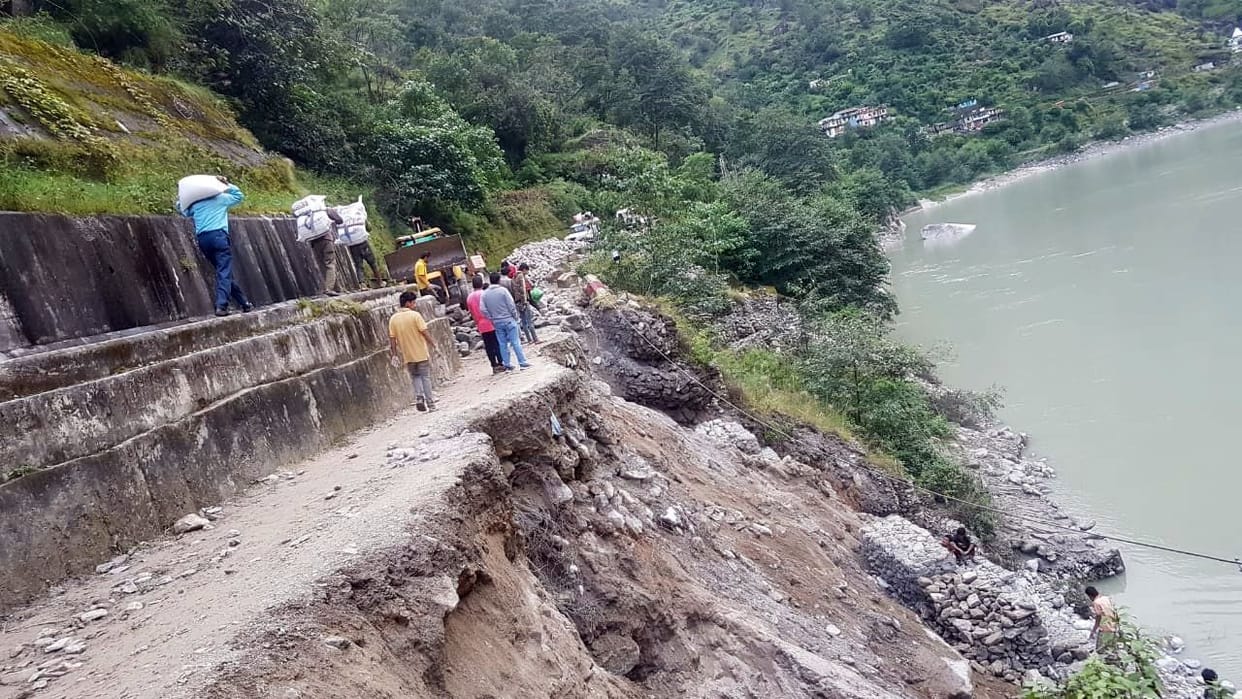 The road is bad, how will the soldiers reach the border immediately