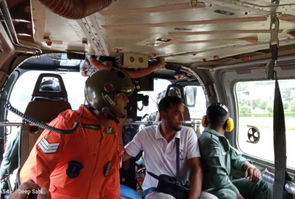 Uttarakhand Avalanche News: 13 Year Old Girl Also Missing with Indian Navy Mountaineering Team after Hit By Avalanche Photos