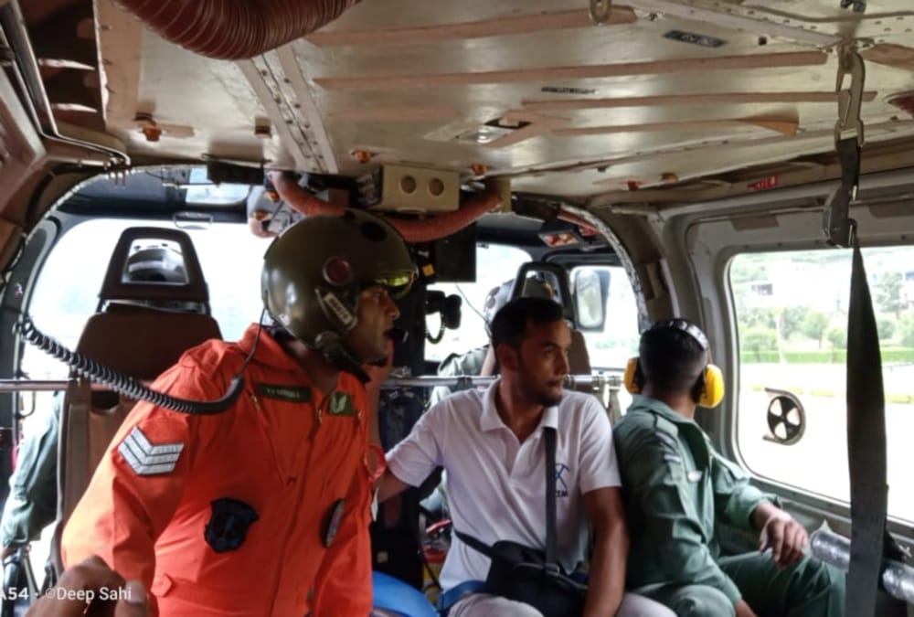 Uttarakhand Avalanche News: 13 Year Old Girl Also Missing with Indian Navy Mountaineering Team after Hit By Avalanche Photos