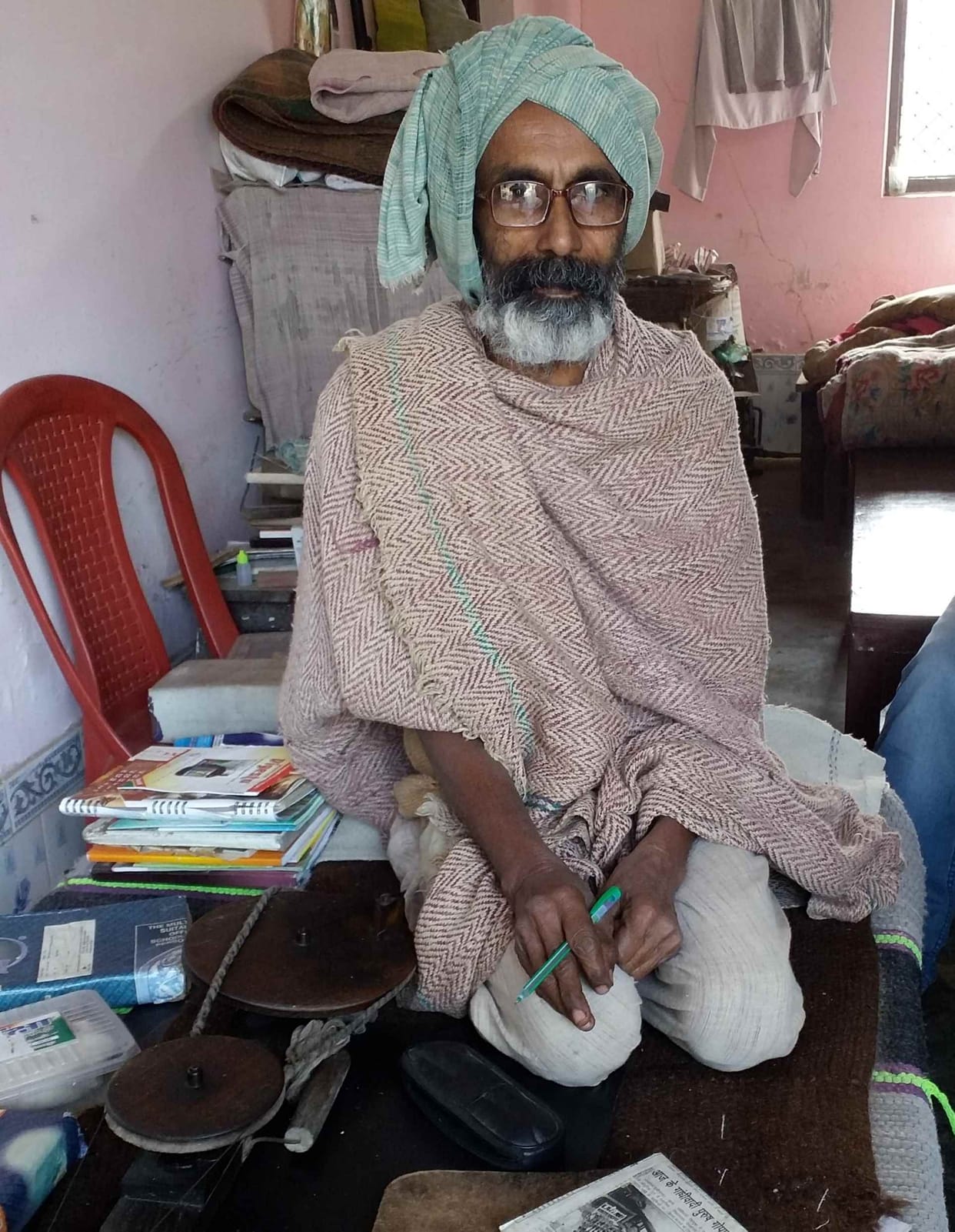 Elderly Brahmachari Baba is following in the footsteps of Bapu