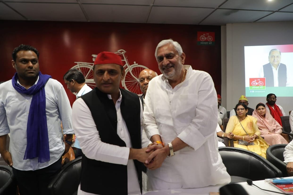 Former MLA vinod chaturvedi joined SP leaving Congress