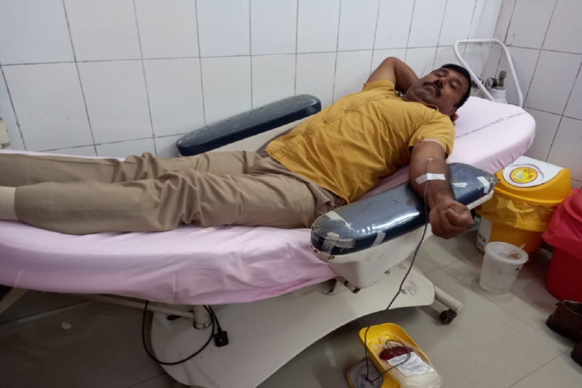 Blood Donation in Meerut: People are donating blood at Amar Ujala camps at today