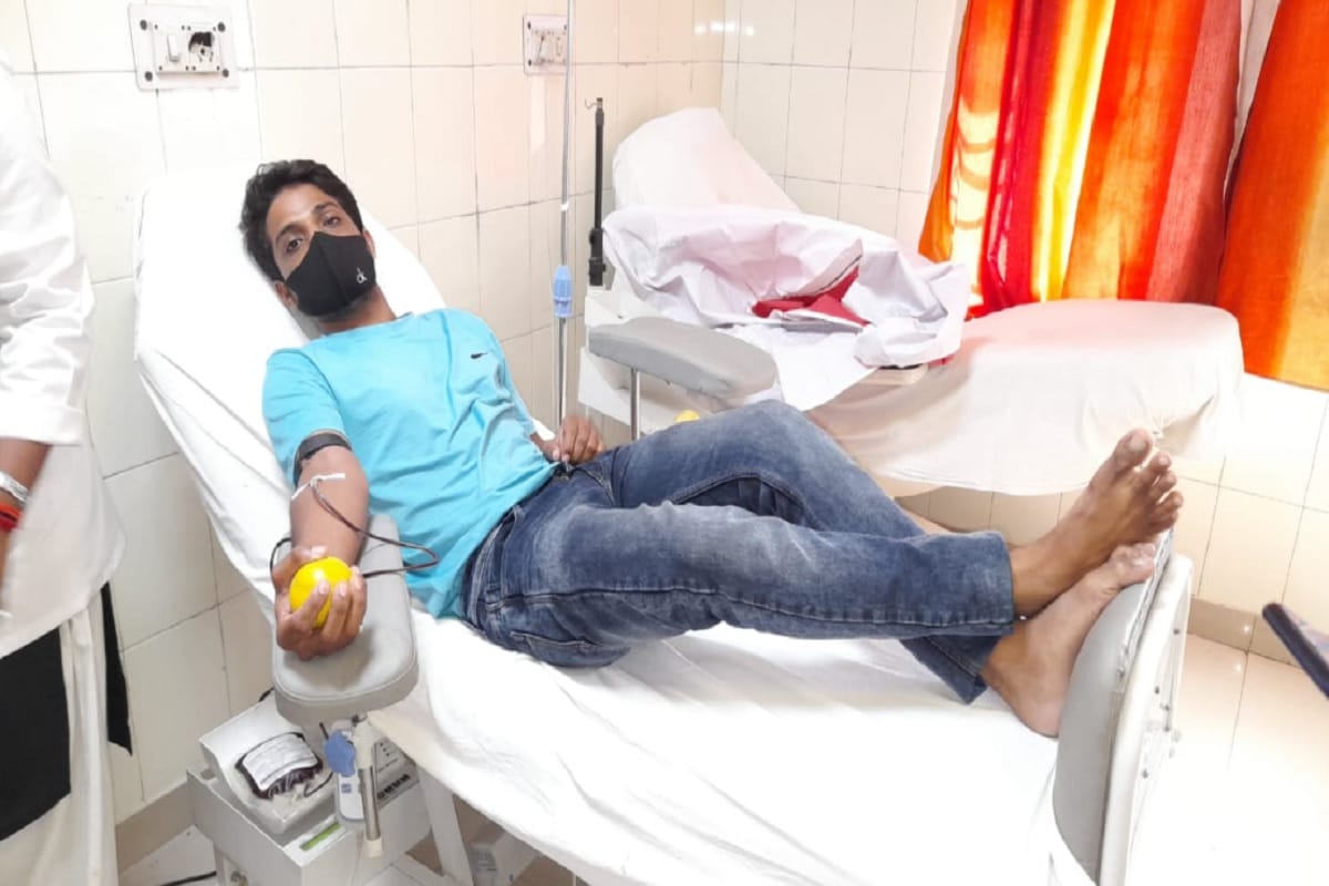 Blood Donation in Meerut: People are donating blood at Amar Ujala camps at today