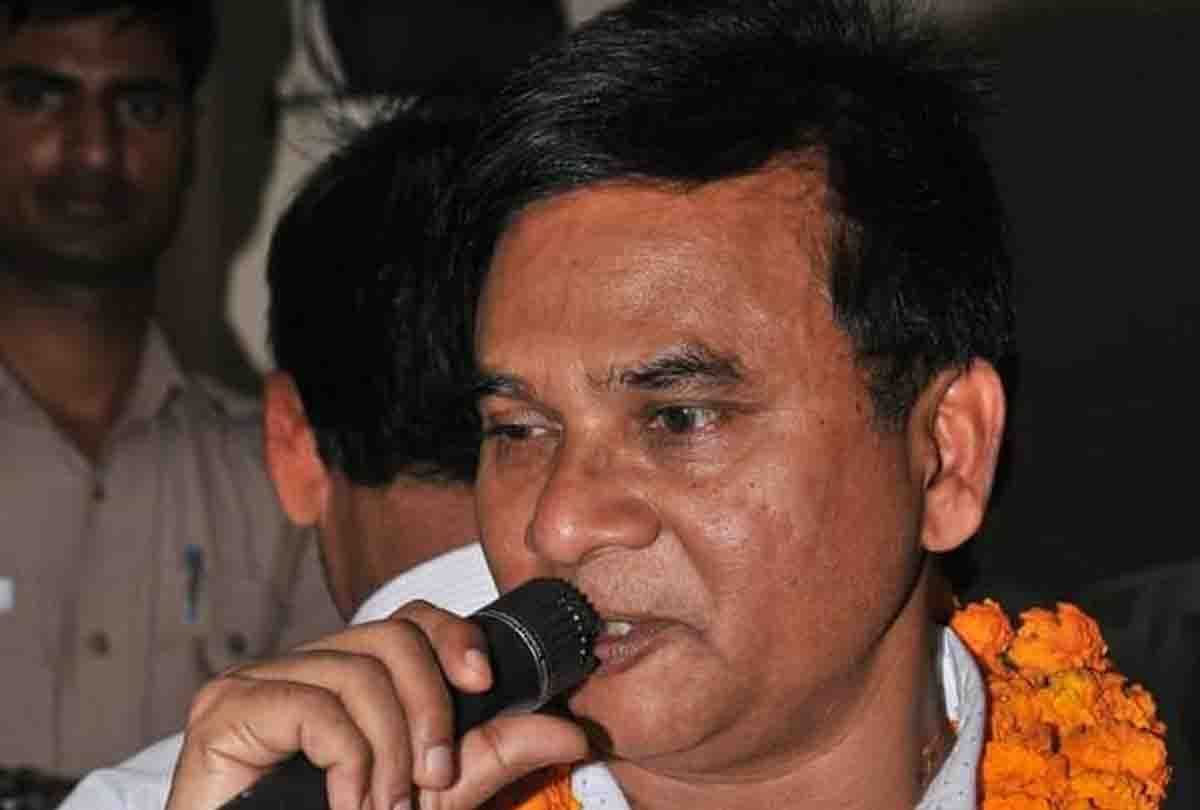 Arun Maurya, president of the Central Consumer Store joins Samajwadi Party