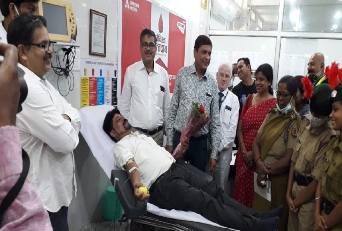 Amar Ujala Foundation: Amar Ujala Foundation: On Voluntary Blood Donation Day, the Excited in the great donors of Prayagraj Division