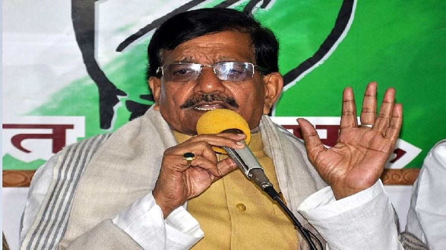 thiefs attacks on the house of Bihar congress chief Mdan mohan jha, takes cash and important documents.