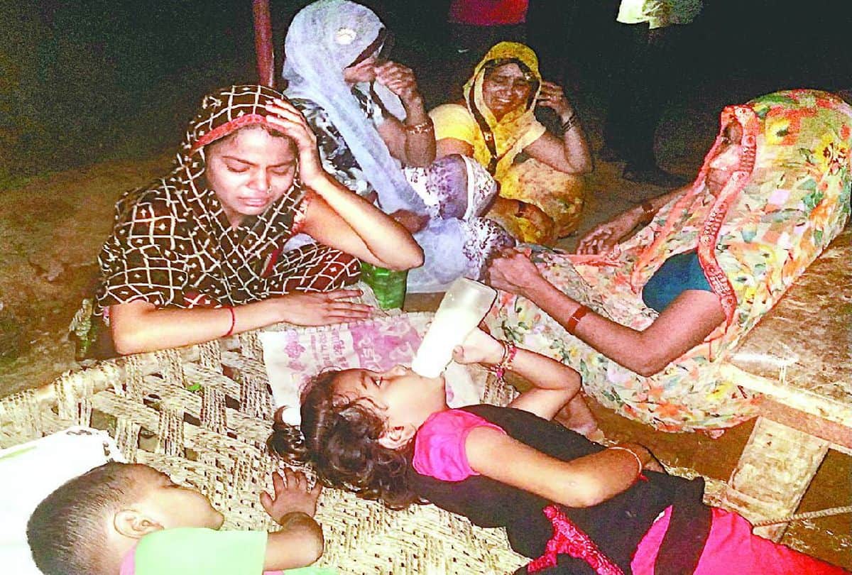 two men died after falling into well in samaremau village of agra