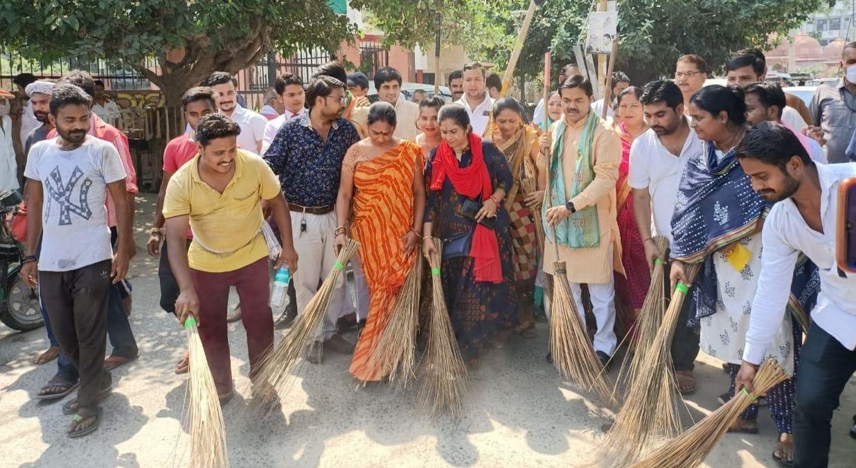 Mathura: Union Minister of State for Cooperation planted a broom in Vrindavan