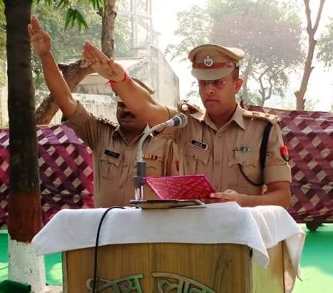 DM said - Bapu taught the lesson of non-violence to the whole world, flag hoisting program on Gandhi and Shastri Jayanti at district headquarters