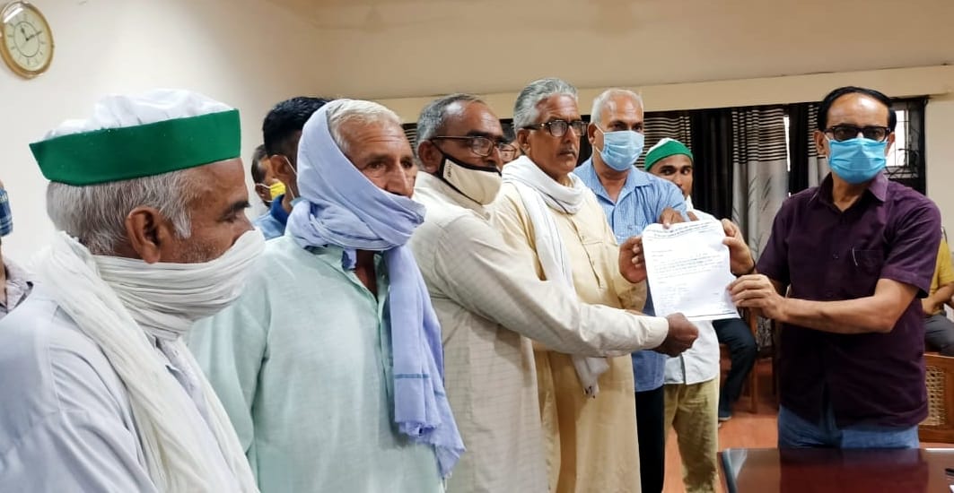 Get compensation four times the circle rate, otherwise farmers will start hunger strike
