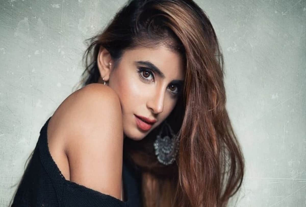 Bigg boss 15 fans found ieshaan sehgal and miesha iyer intimate moments cringe worthy says its a family show