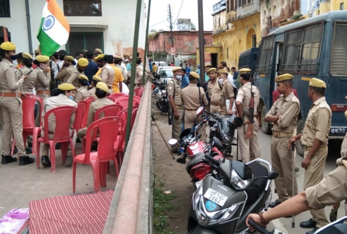 Police deployment near Paramhans Ashram.