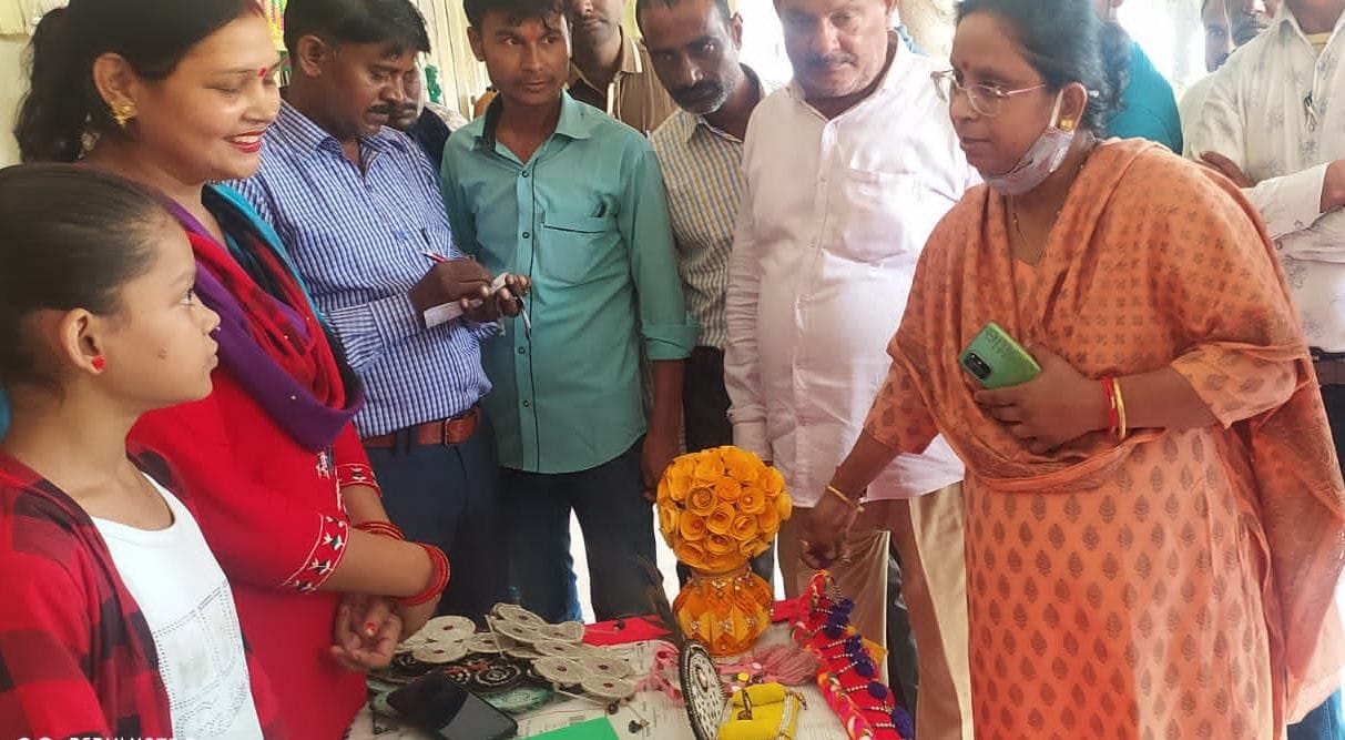 fathepur news,Appreciated decoration material made from disposable items