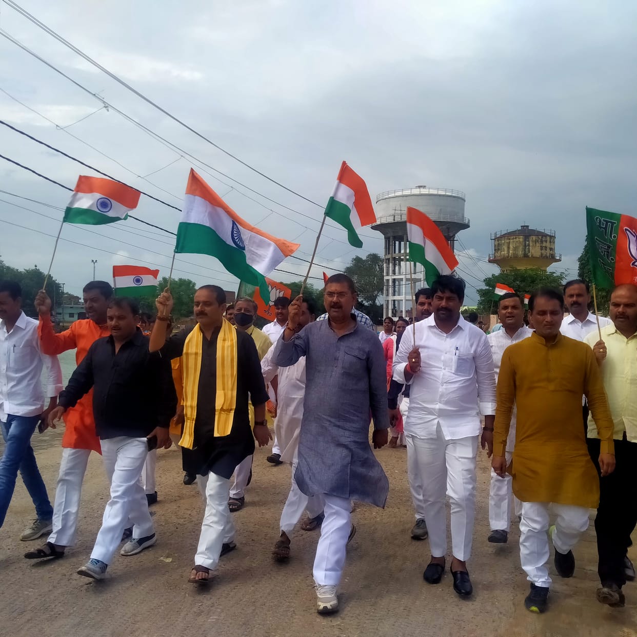 BJP cleaned up, took out the tricolor yatra