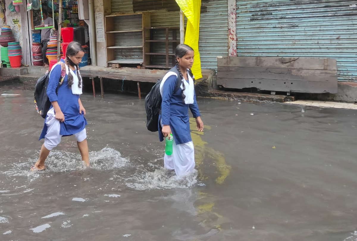 heavy Rainfall in UP Gorakhpur weather rain since 24 hours increased concern of farmers