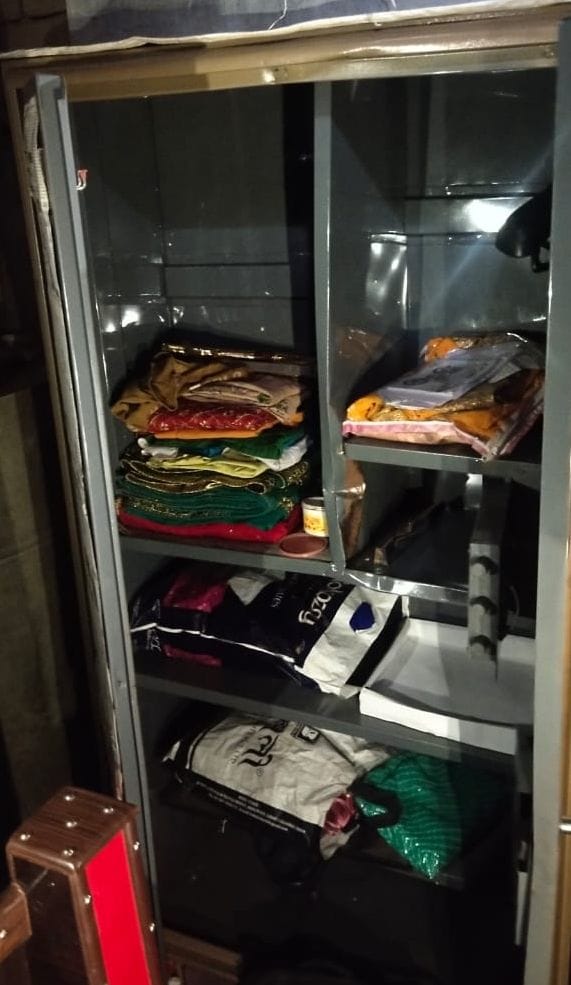 fathepur news,Thieves entered the house through the roof, stealing jewelry and cash