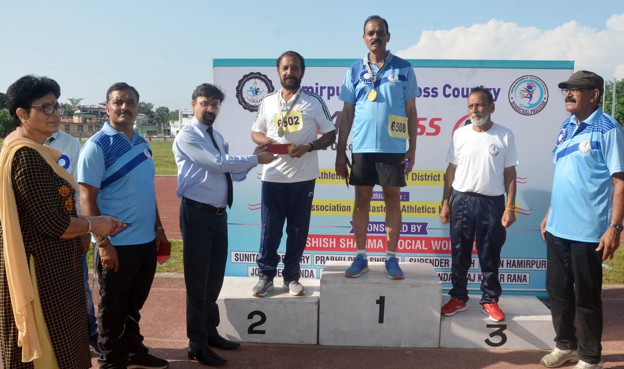 Karanveer in 1600 meters race, Mohit first in five kilometer