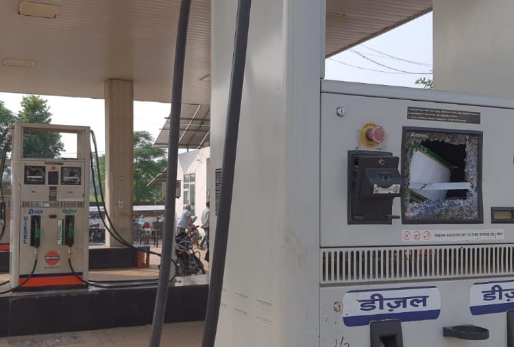 Armed masked Youths fired at Petrol Pump in Bhuna