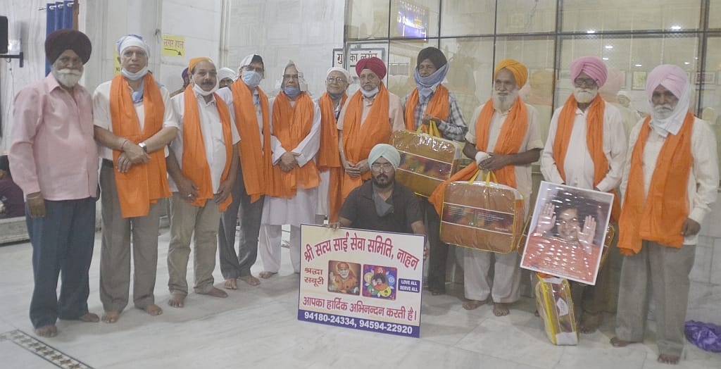Sri Sai Seva Samiti honored the elderly in Govindgarh