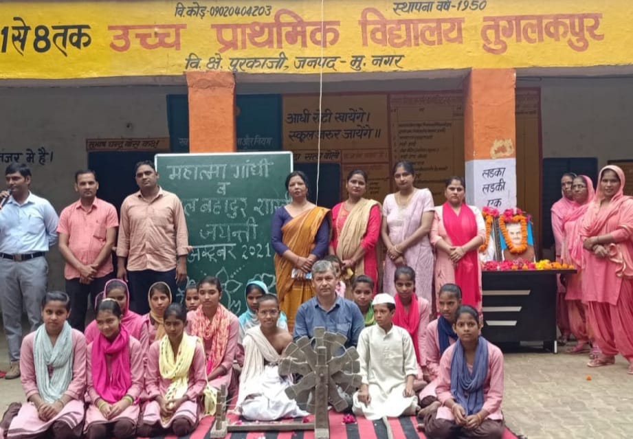 Art exhibition on Gandhi Jayanti, children showed talent
