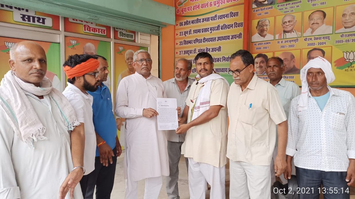 Ex-servicemen submitted memorandum to MLA to open CSD canteen