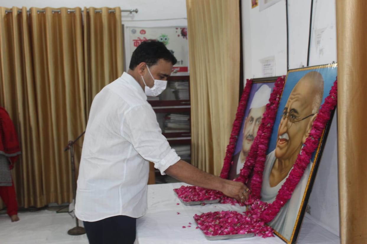 The country is progressing on the path of Gandhi: DM