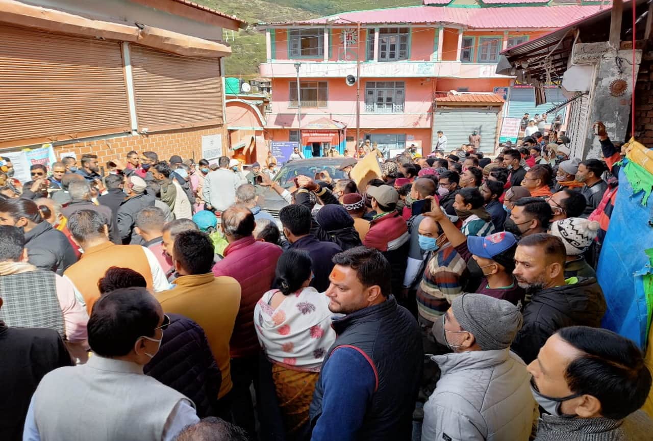 uttarakhand char dham yatra update: Badrinath market will closed today, protest against e-pass, see photos